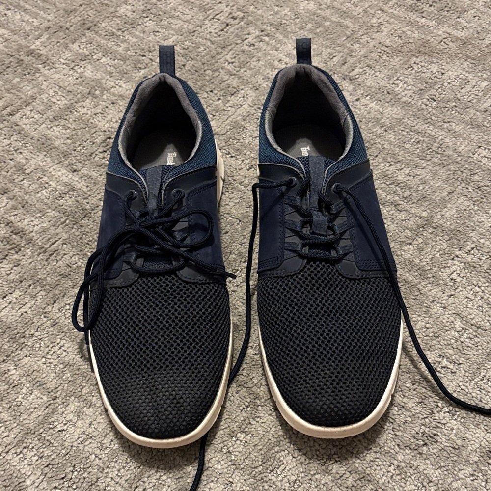 Timberland Men's Black and Navy Sneakers